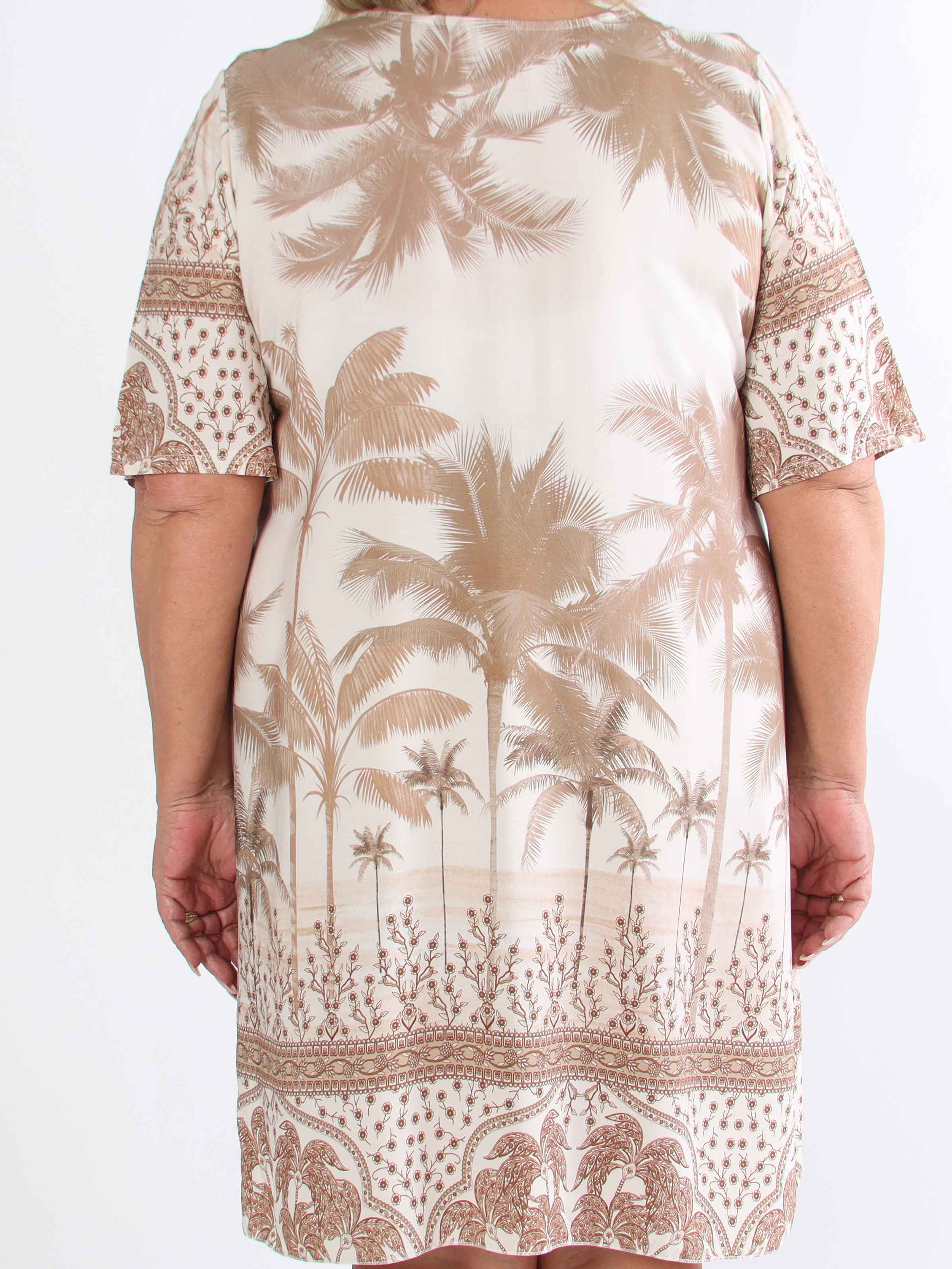 Julia - Sommarklänning i plusstorlek med palmer och mönster